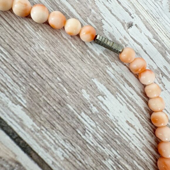 Vintage Angel Skin Coral Pink 2.5mm Round Beaded Necklace Collar Length 16.5” - Picture 4 of 9